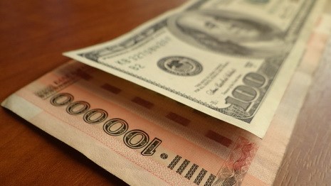Белорусский рубль ослабил позиции к основным валютам
