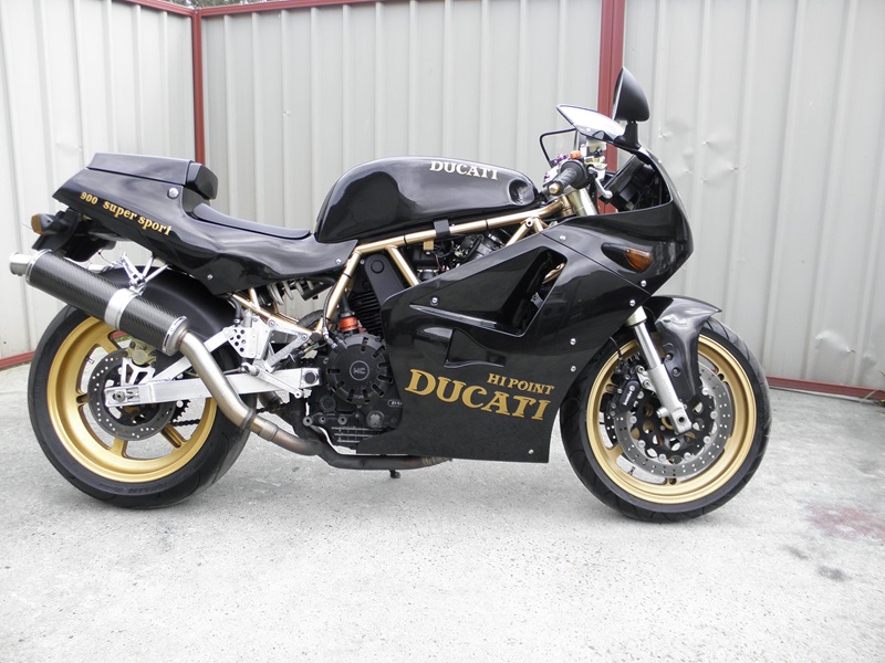 Спортбайк Ducati RGV900
